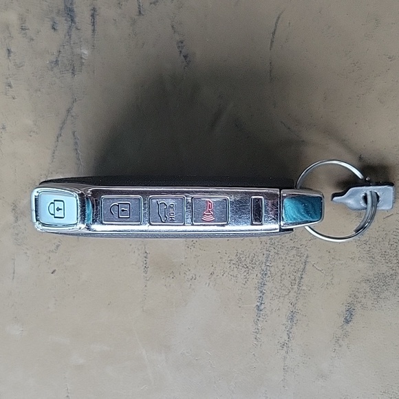 OEM Kia Keyless Entry Smart Key Fob 95440-S9200 - Picture 3 of 4